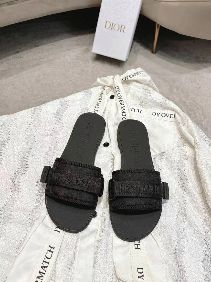 Dior Velcro slippers1-3